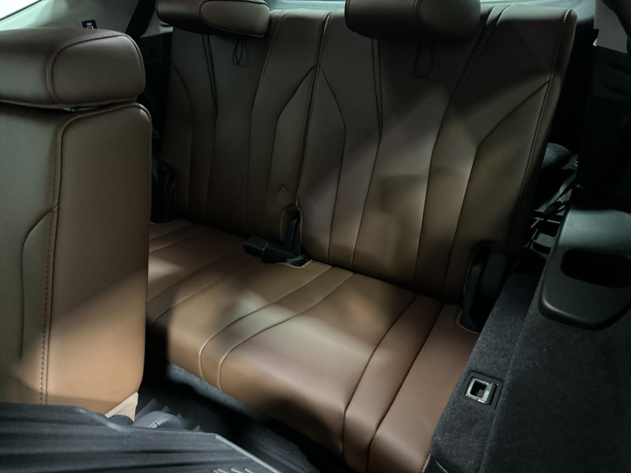 Acura MDX Vehicle Full-screen Gallery Image 08