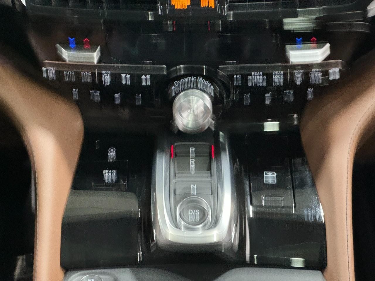 Acura MDX Vehicle Full-screen Gallery Image 18