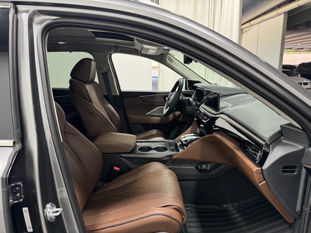 Acura MDX Vehicle Full-screen Gallery Image 20