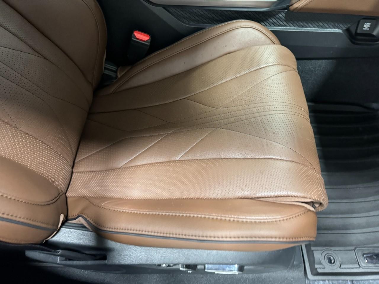 Acura MDX Vehicle Full-screen Gallery Image 21