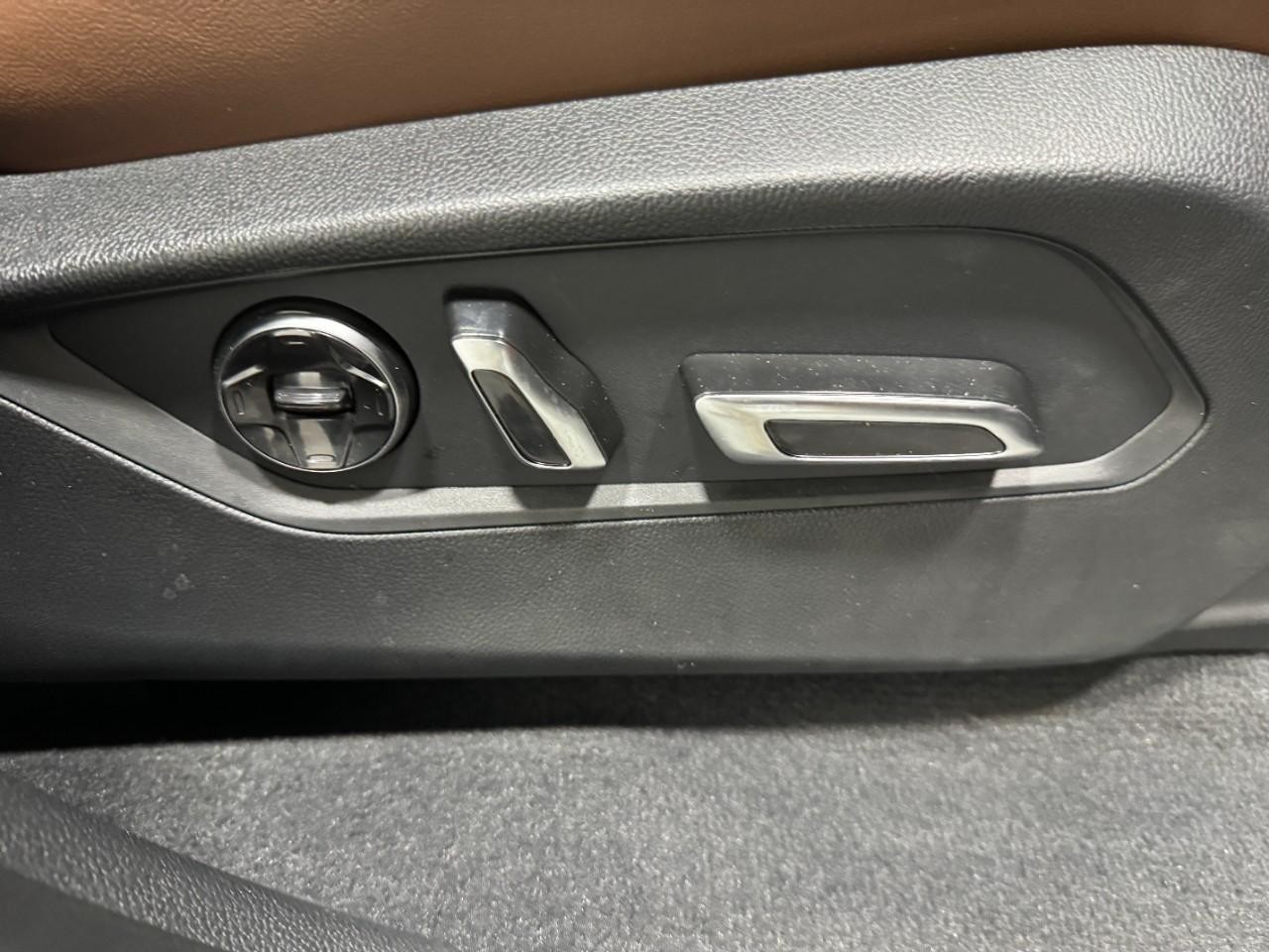 Acura MDX Vehicle Full-screen Gallery Image 22