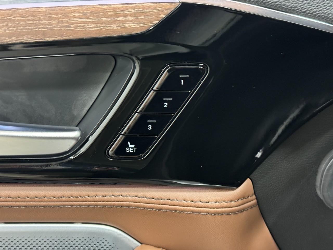 Acura MDX Vehicle Full-screen Gallery Image 25