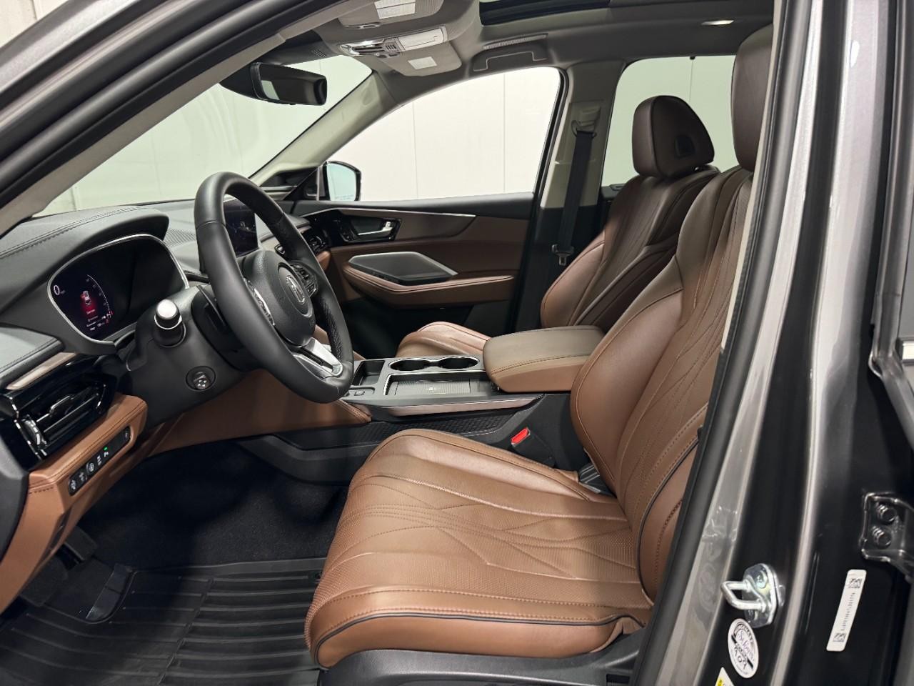 Acura MDX Vehicle Full-screen Gallery Image 29