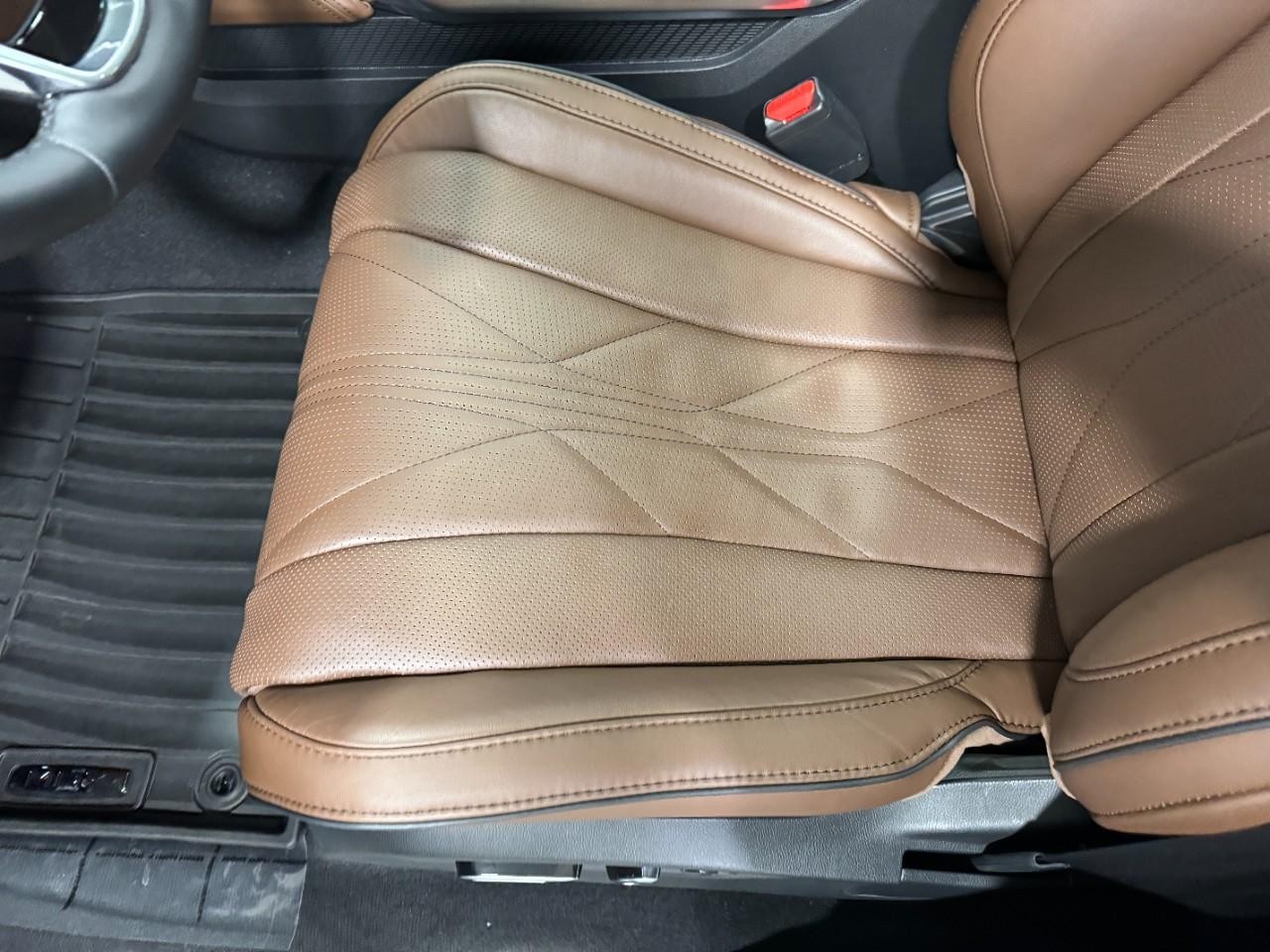 Acura MDX Vehicle Full-screen Gallery Image 30