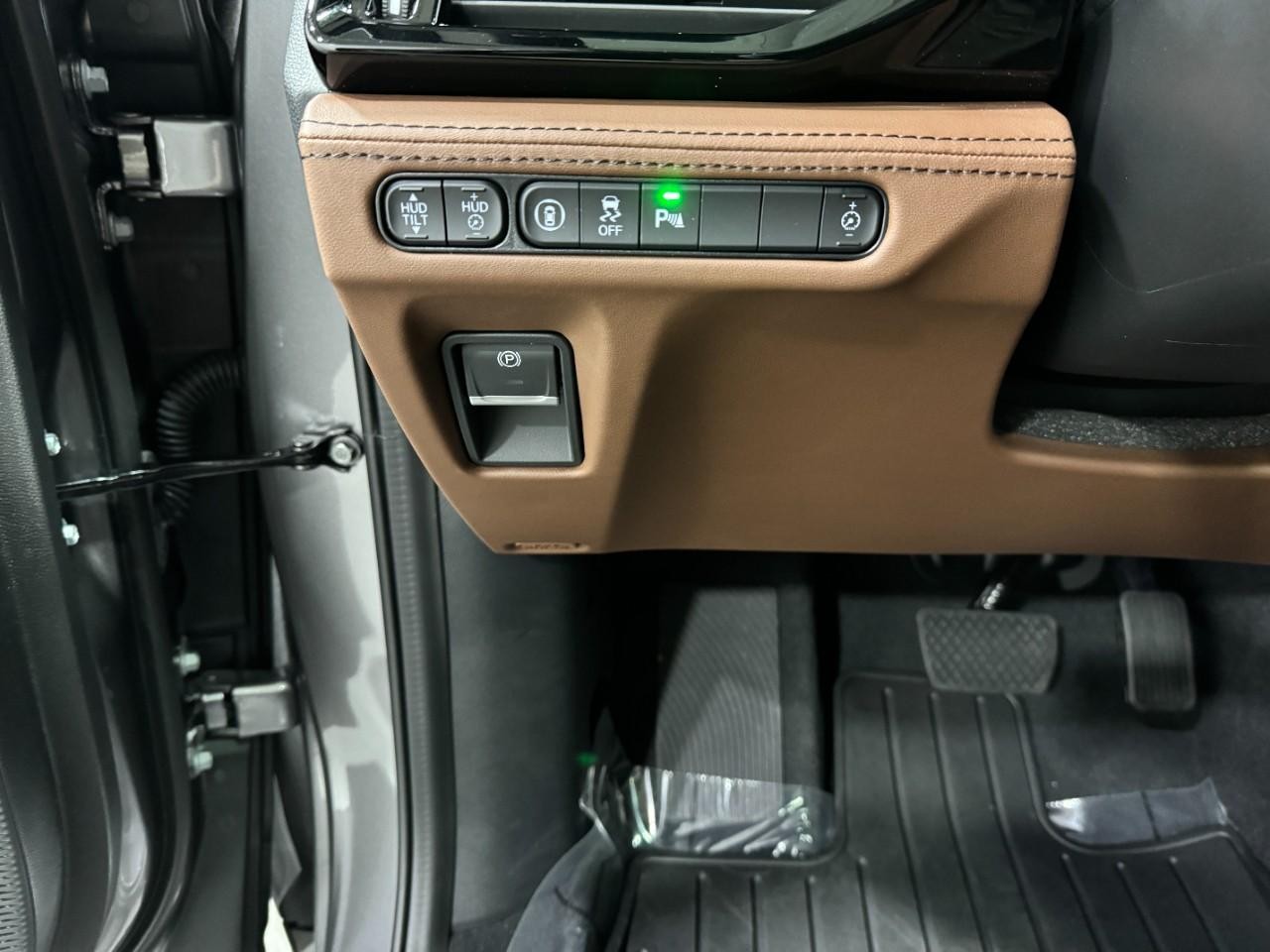 Acura MDX Vehicle Full-screen Gallery Image 32