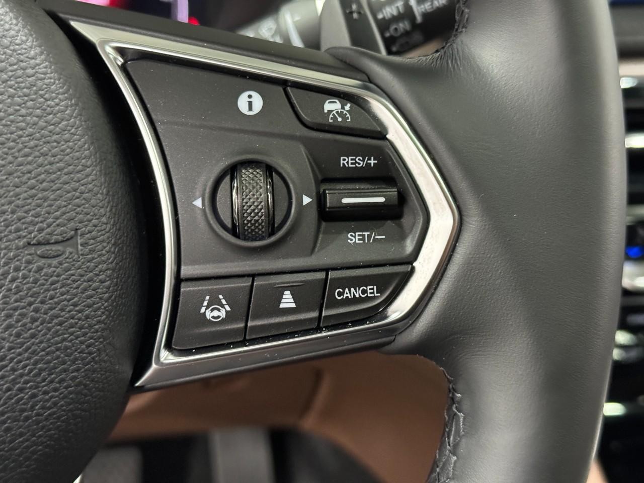 Acura MDX Vehicle Full-screen Gallery Image 34