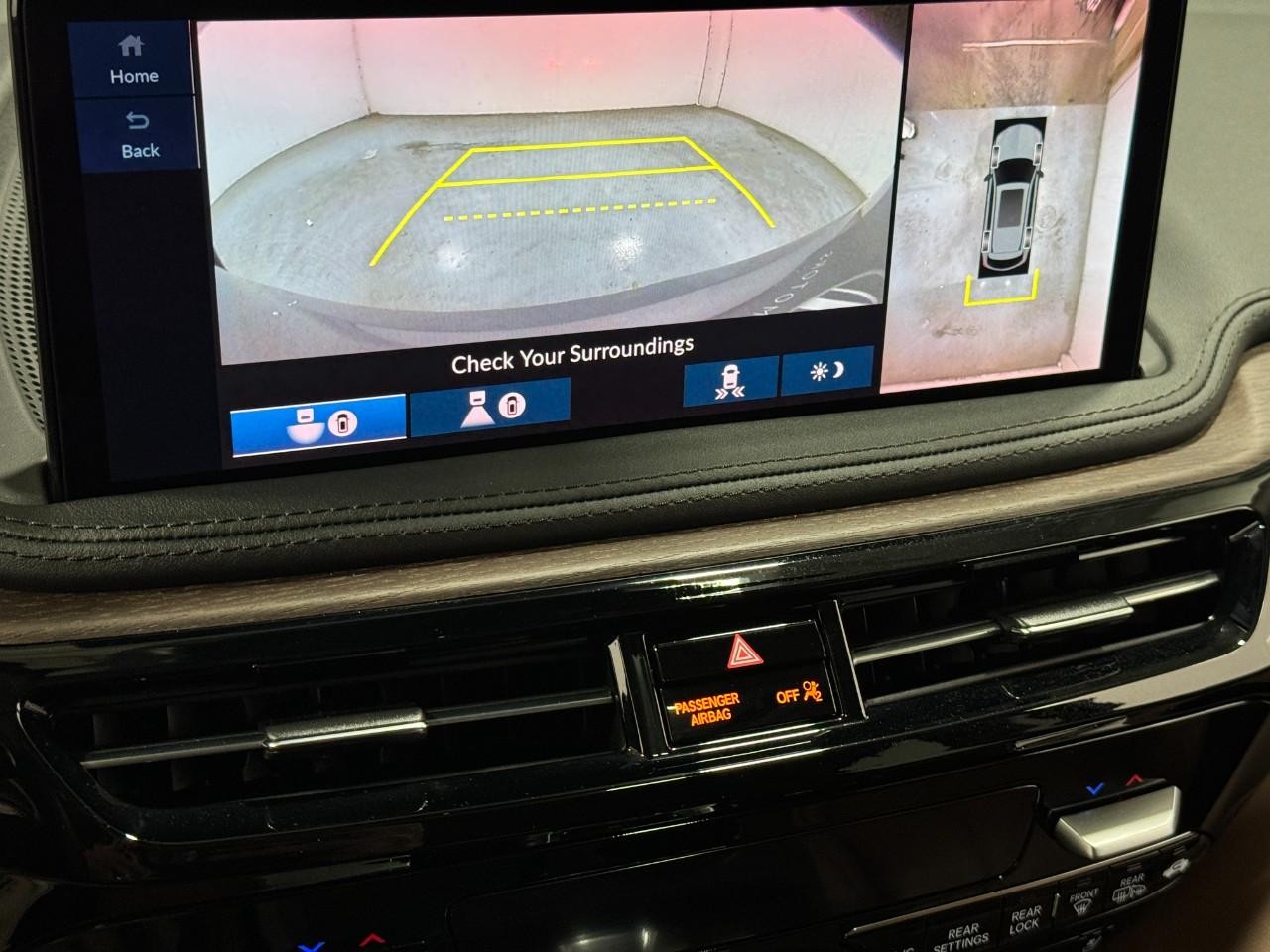 Acura MDX Vehicle Full-screen Gallery Image 36