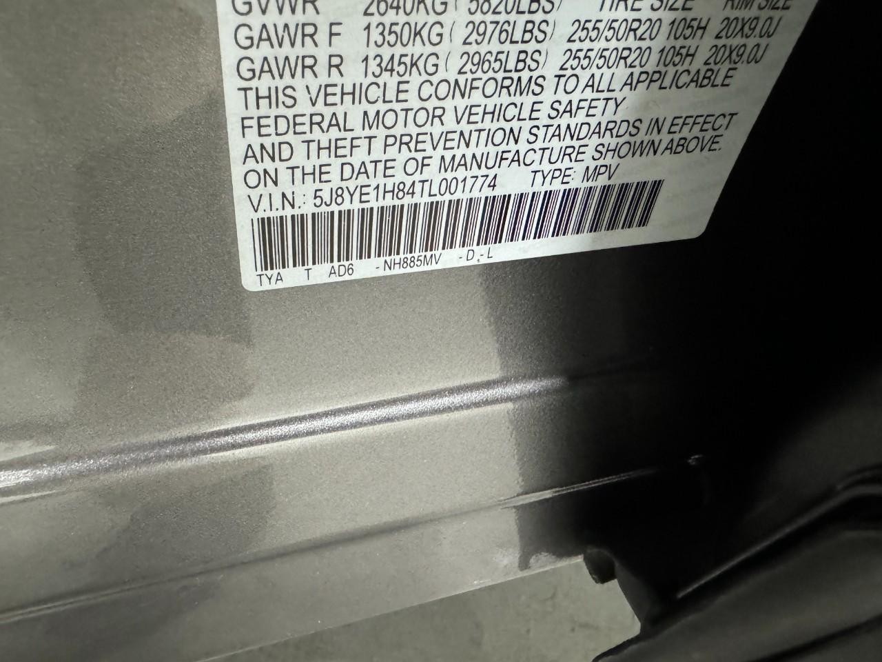 Acura MDX Vehicle Full-screen Gallery Image 37