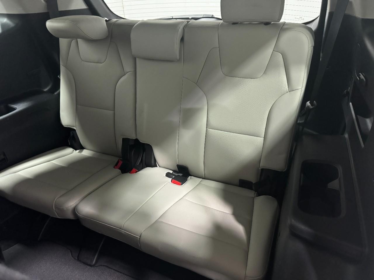 Kia Telluride Vehicle Full-screen Gallery Image 8