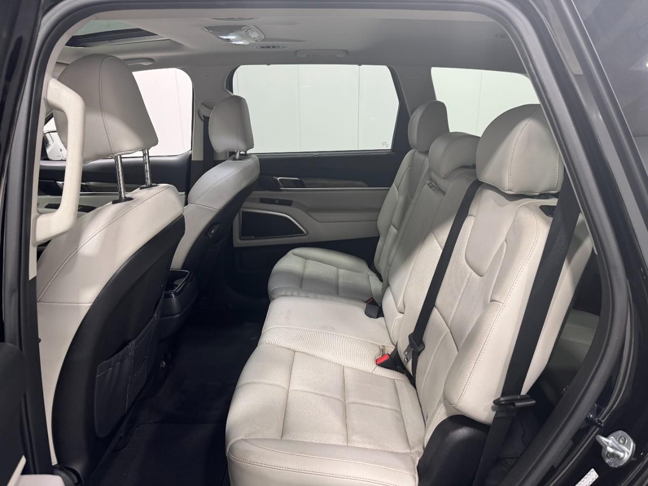 Kia Telluride Vehicle Full-screen Gallery Image 9