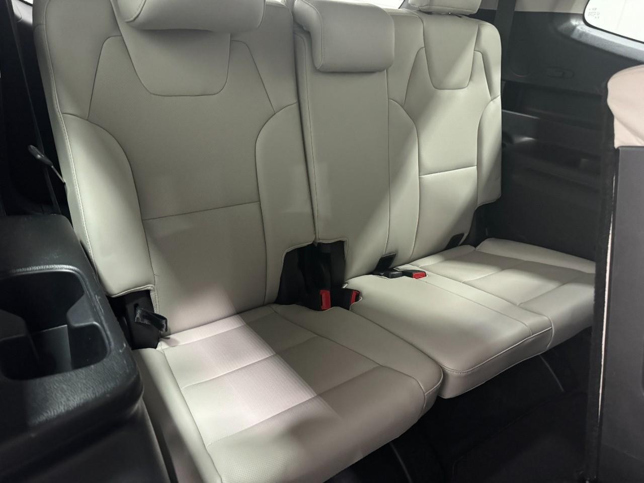 Kia Telluride Vehicle Full-screen Gallery Image 11