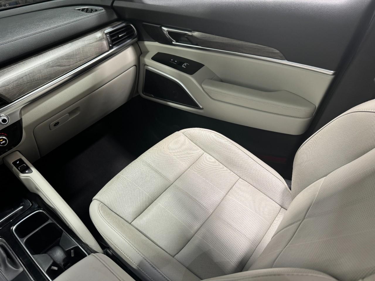 Kia Telluride Vehicle Full-screen Gallery Image 19