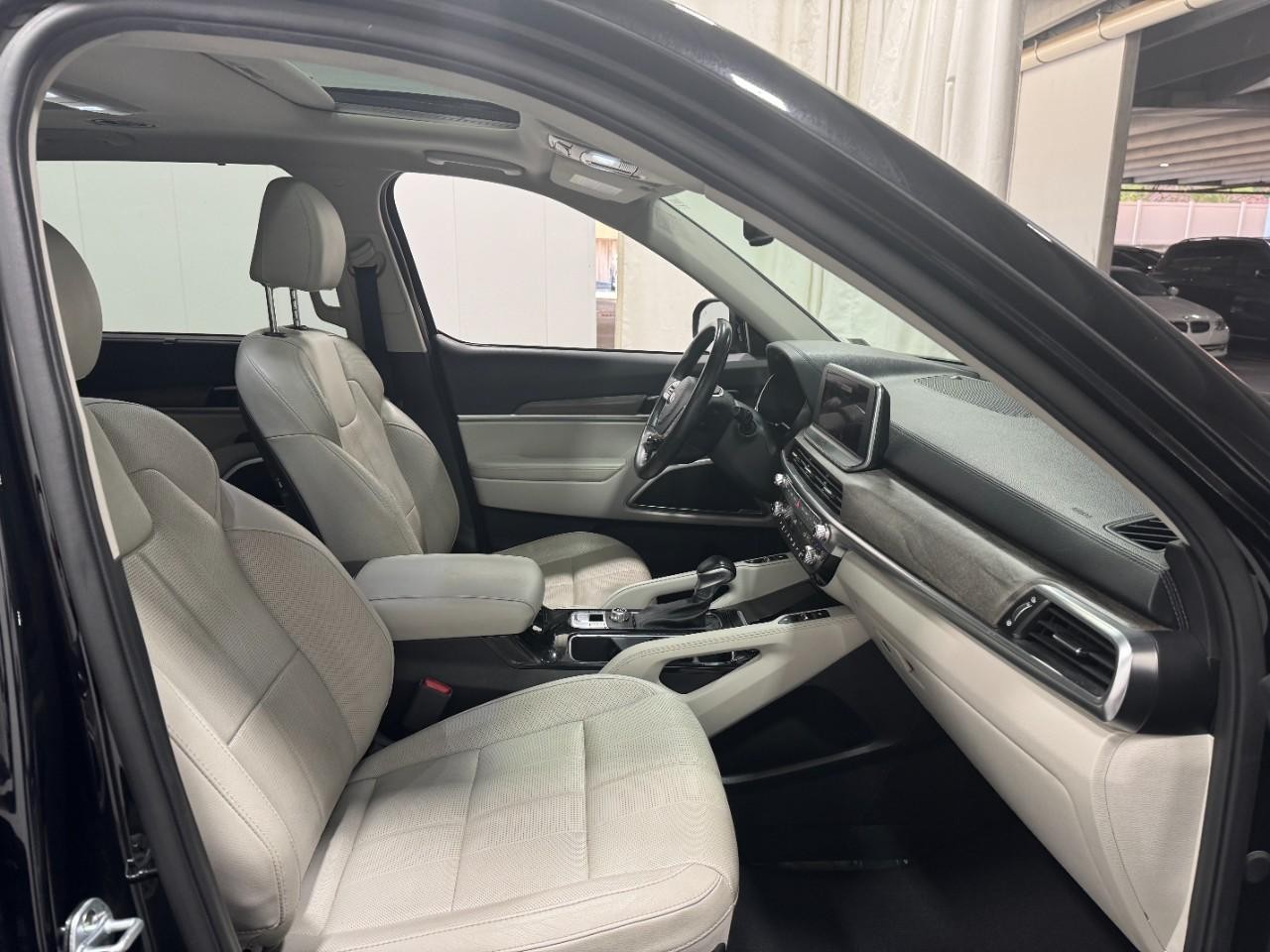 Kia Telluride Vehicle Full-screen Gallery Image 20