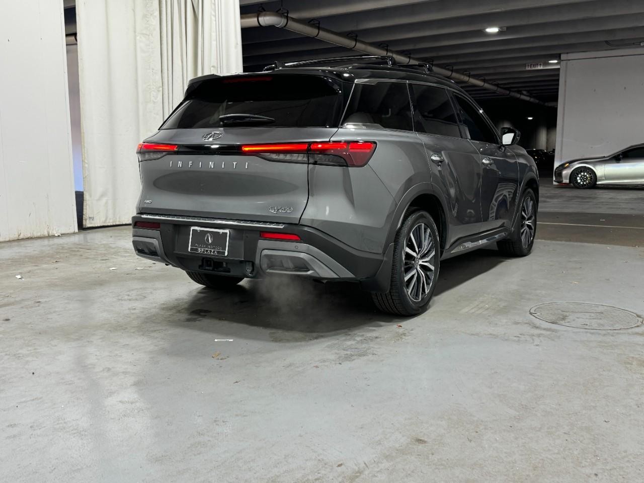 INFINITI QX60 Vehicle Full-screen Gallery Image 4