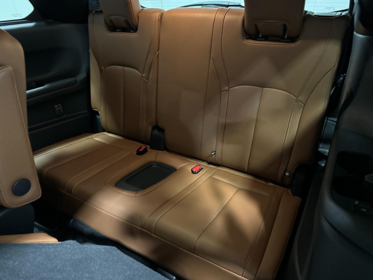 INFINITI QX60 Vehicle Full-screen Gallery Image 8