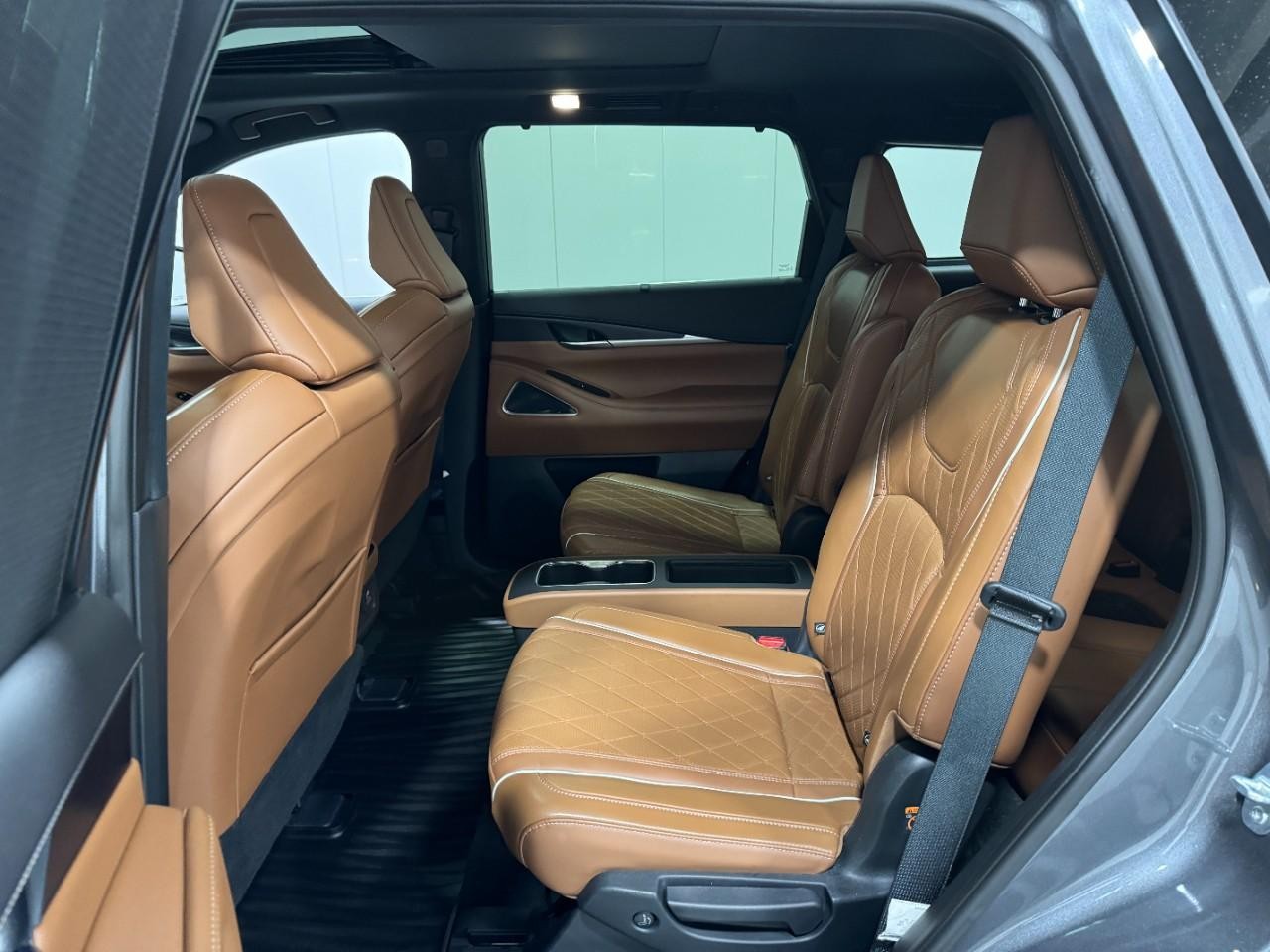 INFINITI QX60 Vehicle Full-screen Gallery Image 9