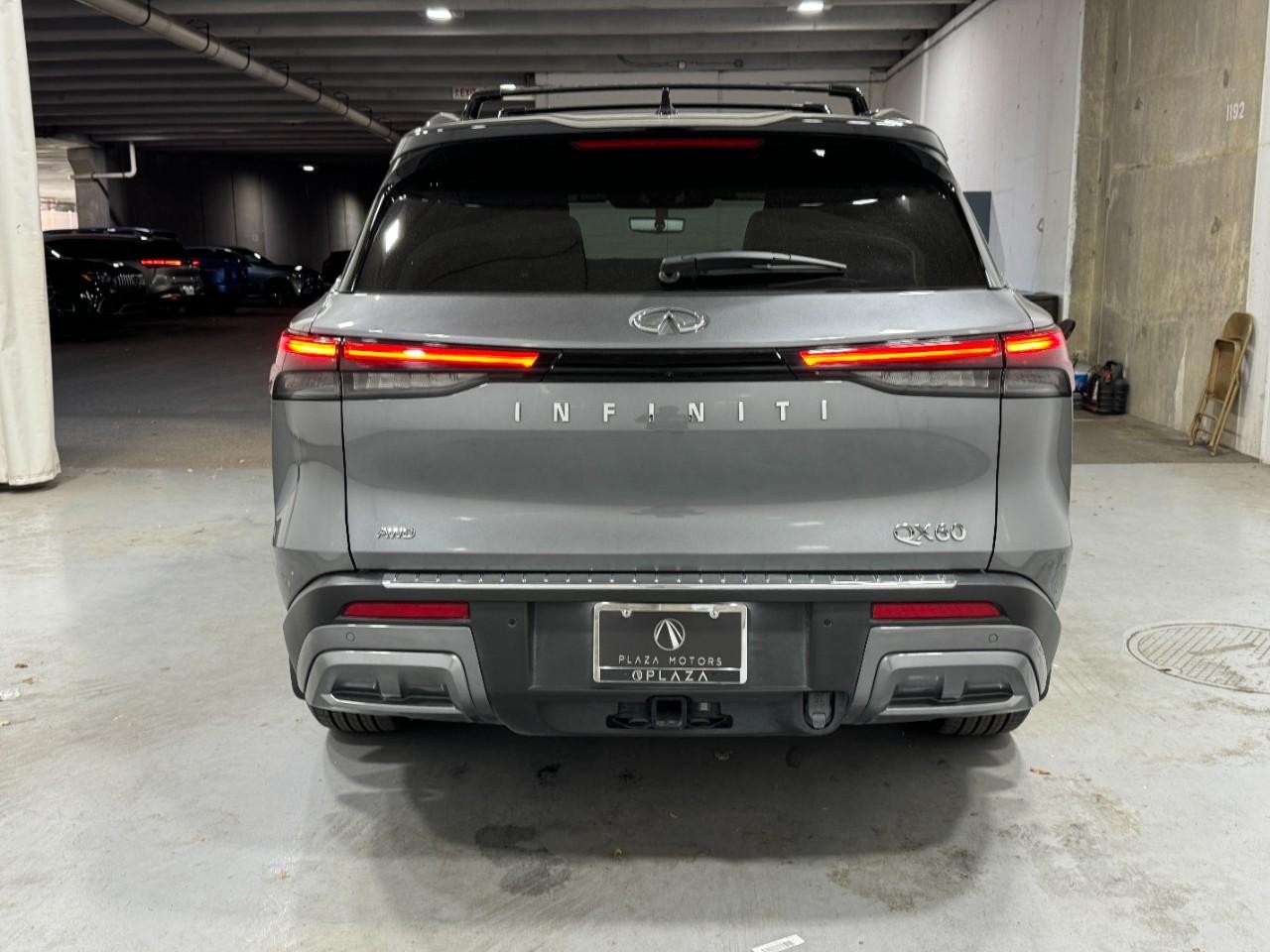 INFINITI QX60 Vehicle Full-screen Gallery Image 10