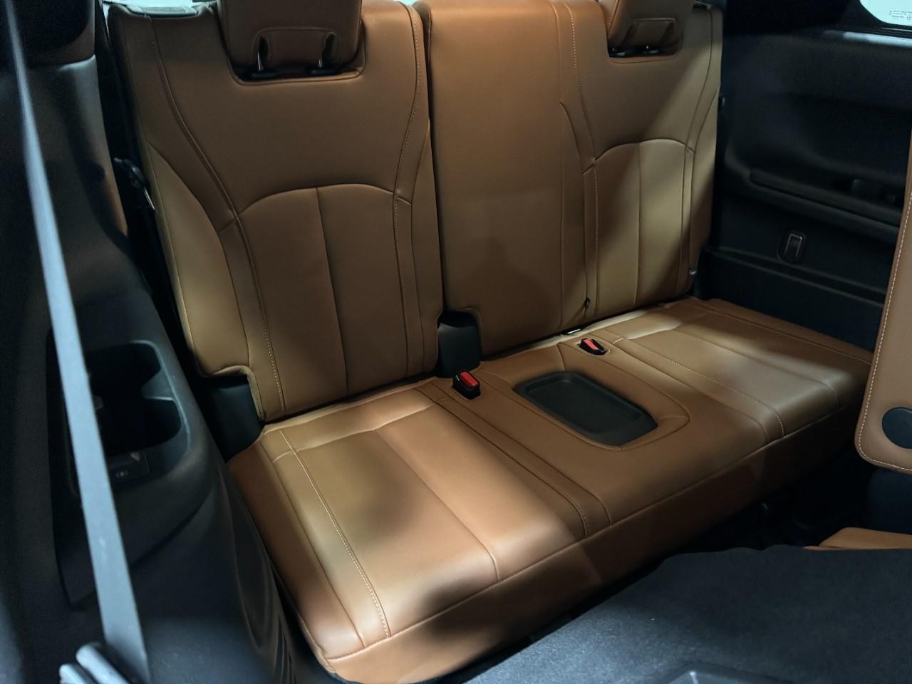 INFINITI QX60 Vehicle Full-screen Gallery Image 11