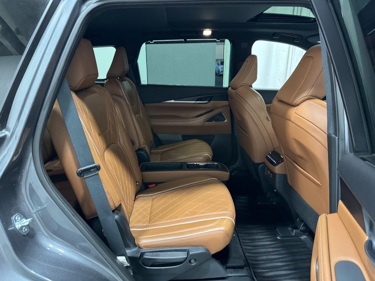 INFINITI QX60 Vehicle Full-screen Gallery Image 12