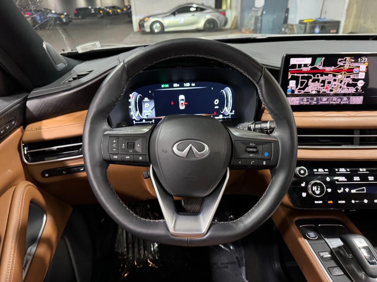 INFINITI QX60 Vehicle Full-screen Gallery Image 16