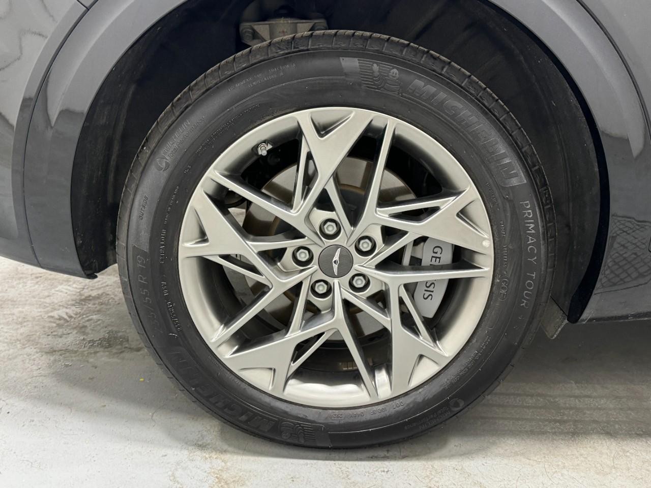 Genesis GV70 Vehicle Full-screen Gallery Image 5