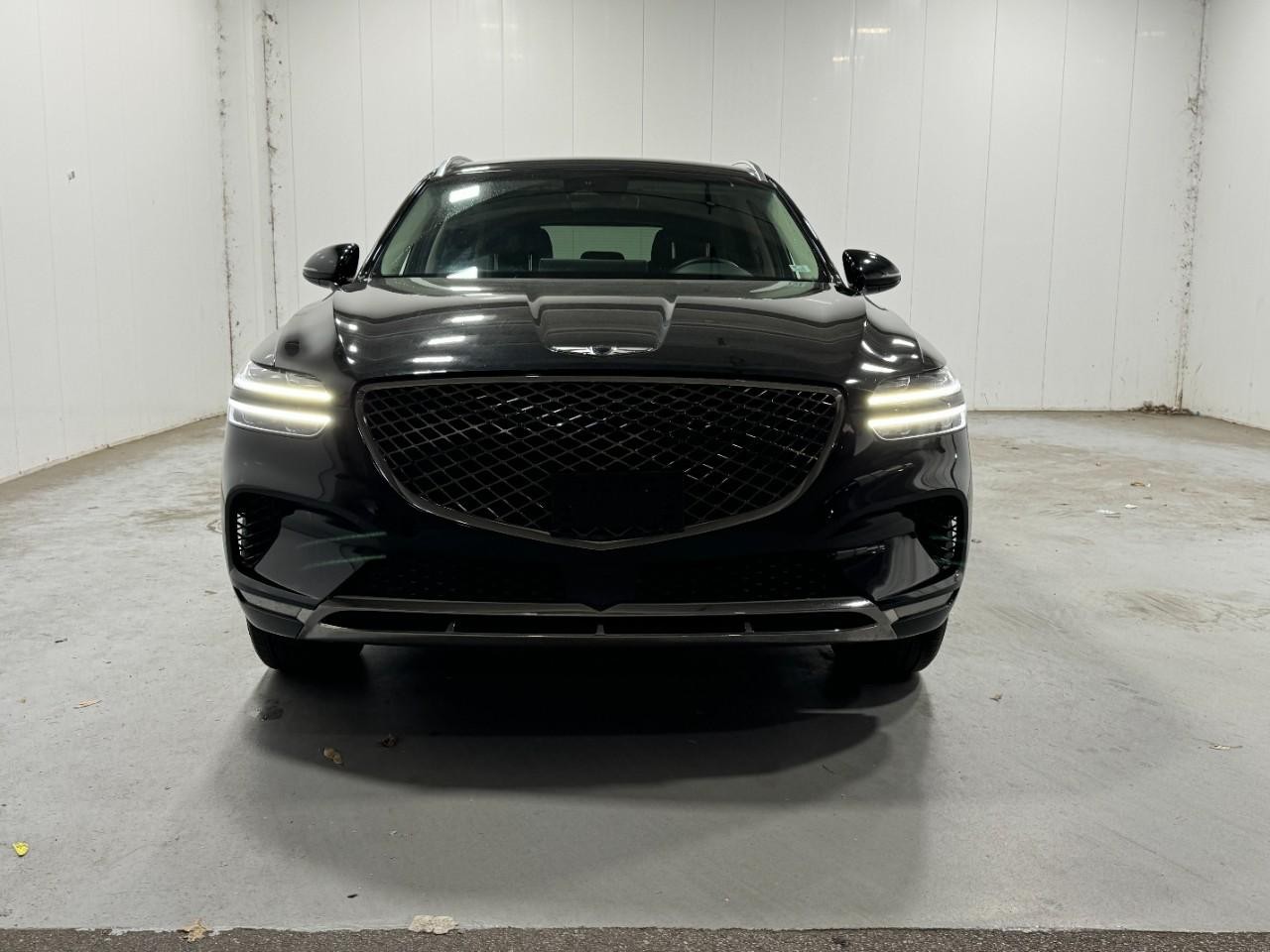 Genesis GV70 Vehicle Full-screen Gallery Image 7