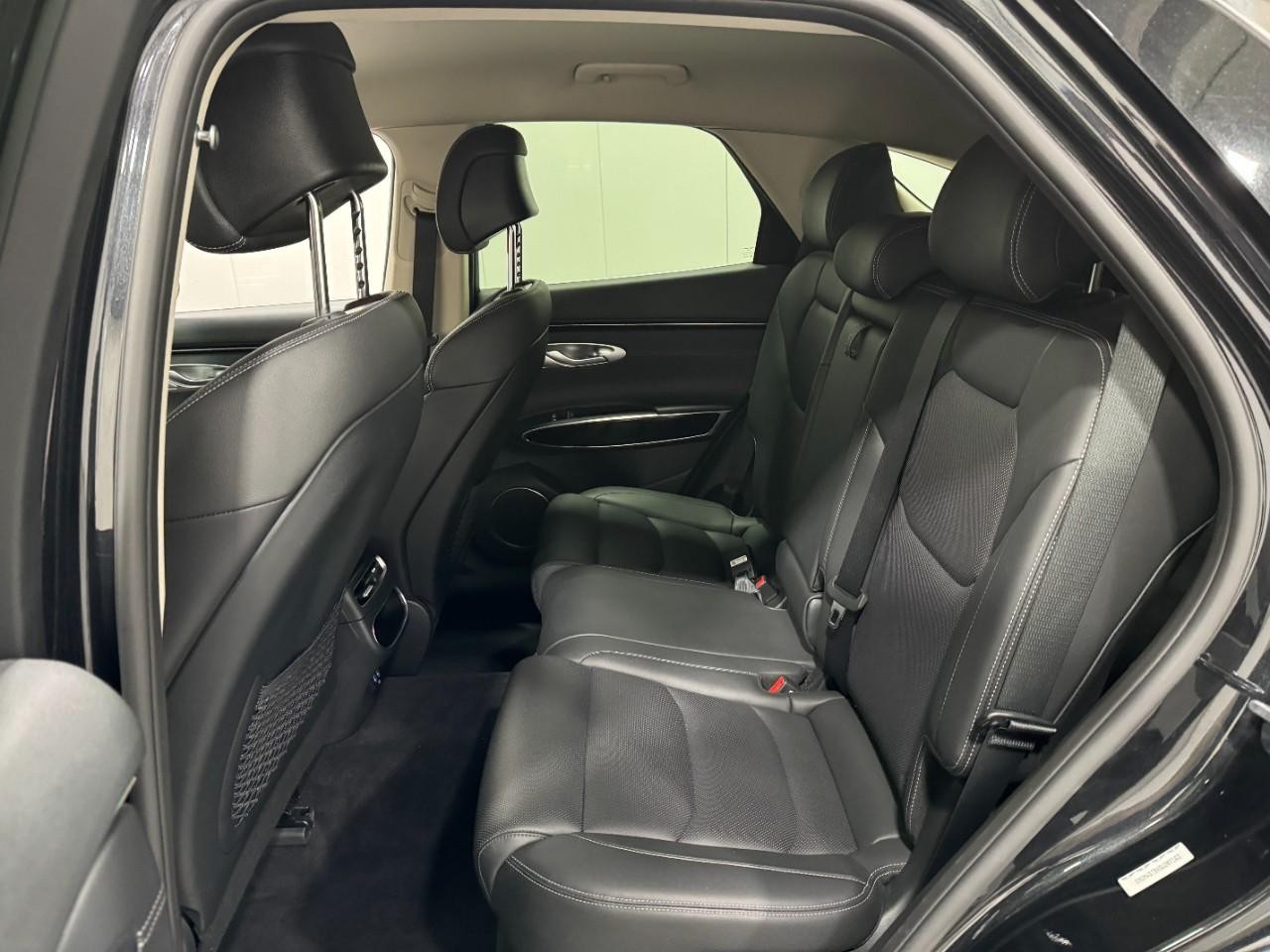 Genesis GV70 Vehicle Full-screen Gallery Image 8