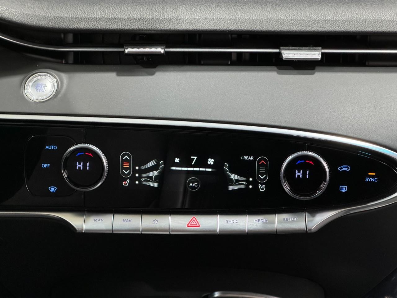 Genesis GV70 Vehicle Full-screen Gallery Image 14