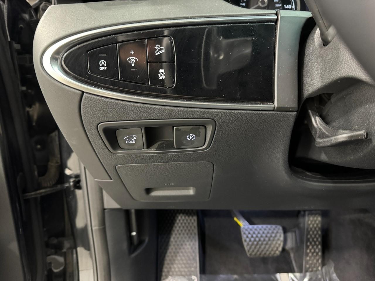 Genesis GV70 Vehicle Full-screen Gallery Image 25