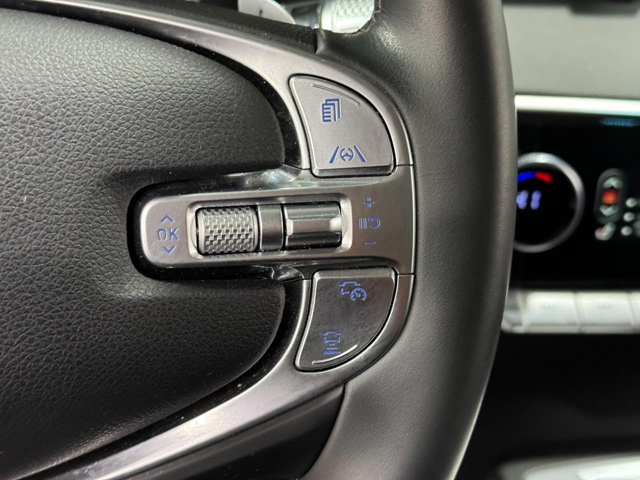 Genesis GV70 Vehicle Full-screen Gallery Image 27