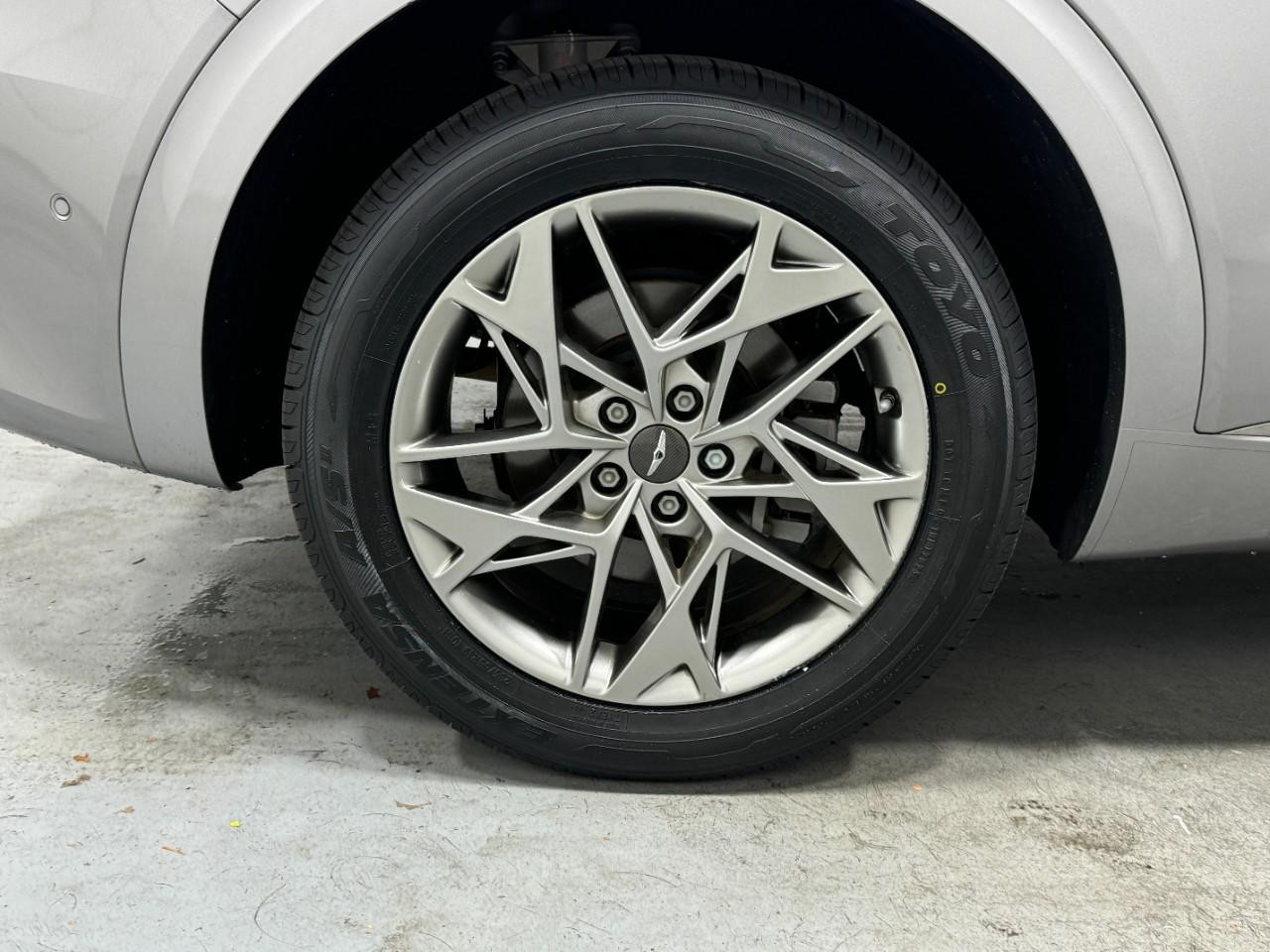 Genesis GV70 Vehicle Full-screen Gallery Image 5