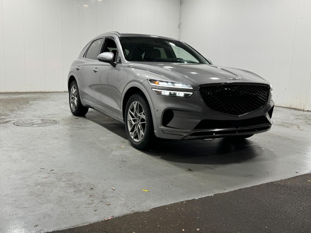 Genesis GV70 Vehicle Full-screen Gallery Image 6