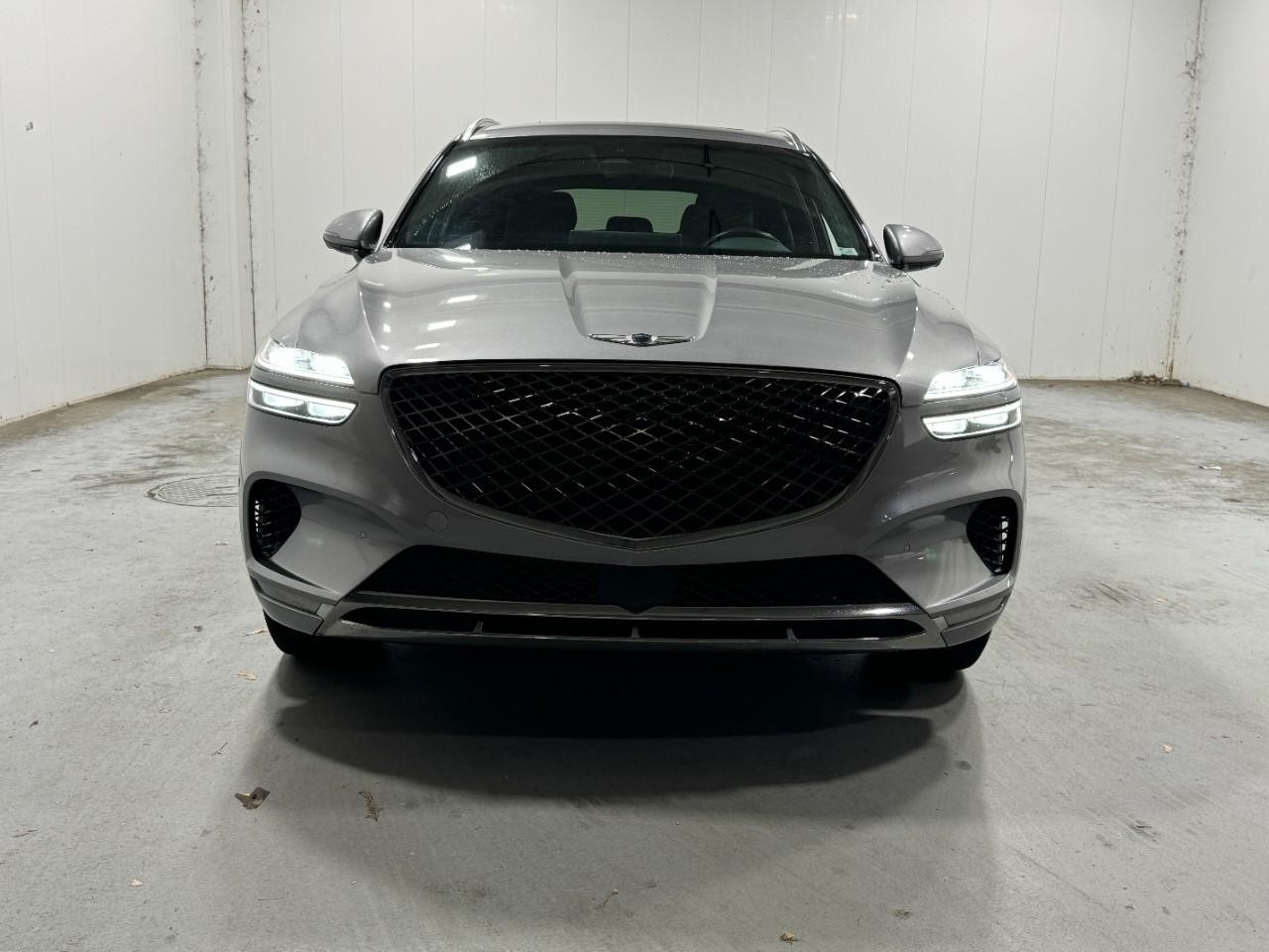 Genesis GV70 Vehicle Full-screen Gallery Image 7