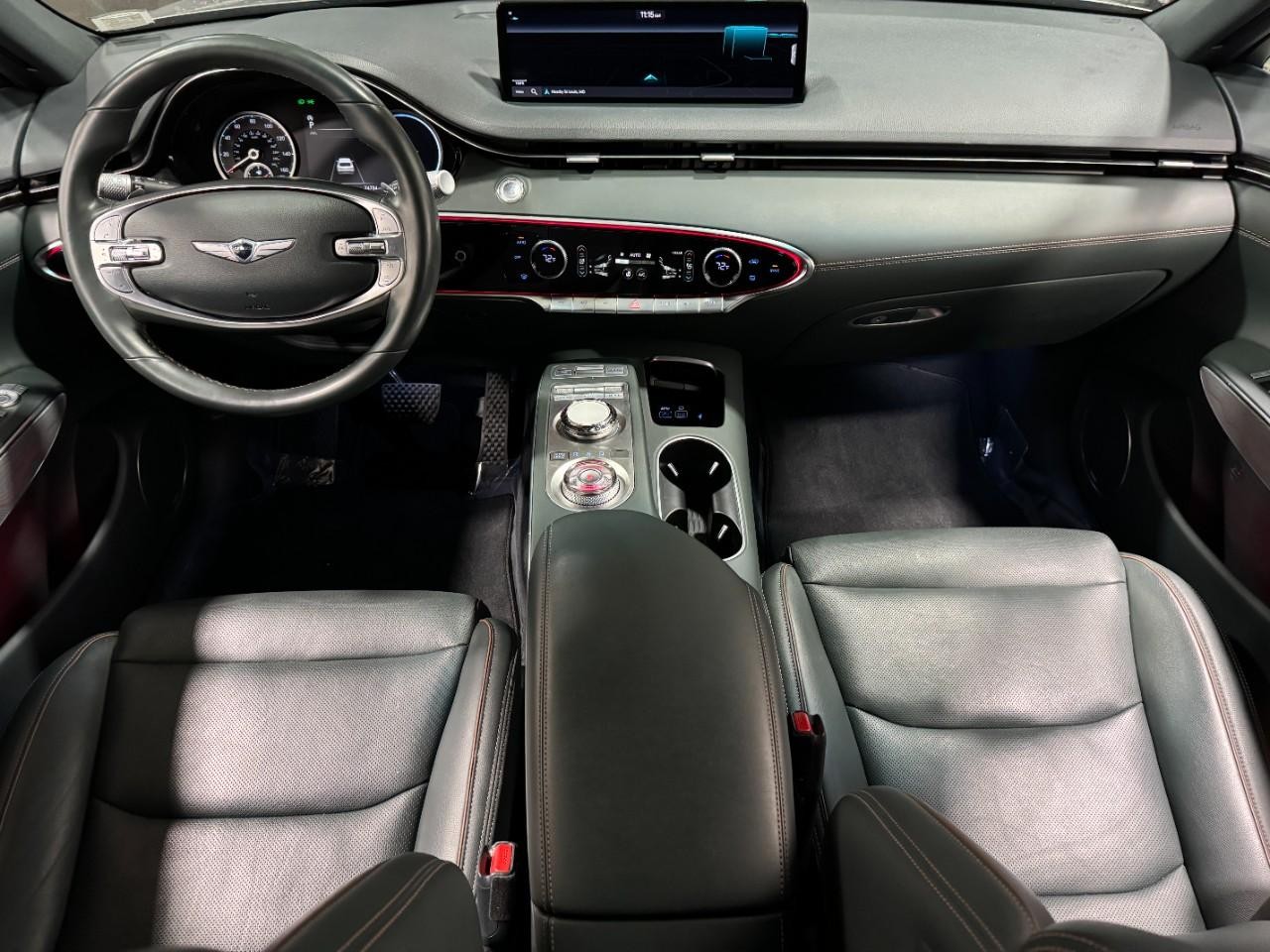 Genesis GV70 Vehicle Full-screen Gallery Image 12