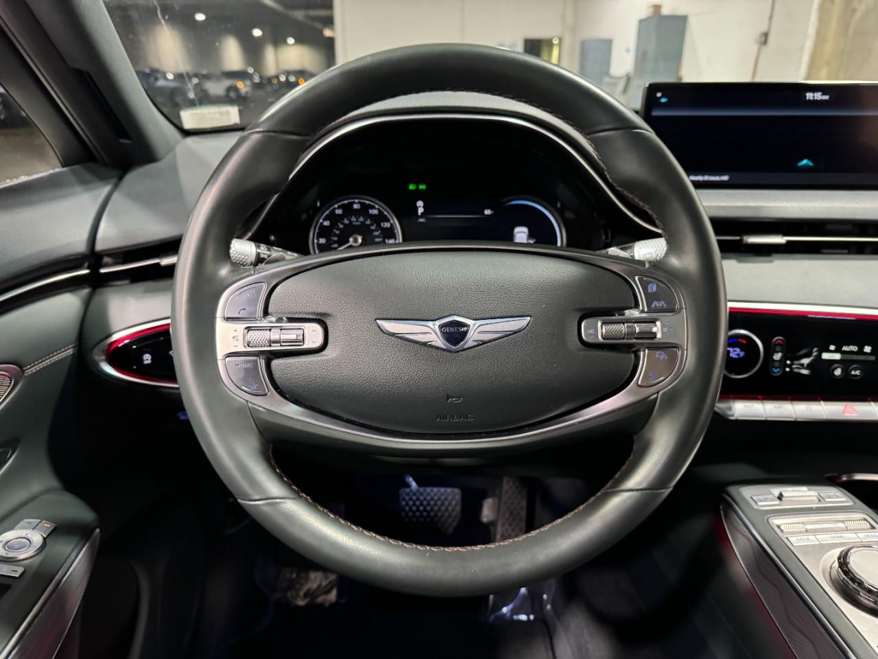 Genesis GV70 Vehicle Full-screen Gallery Image 13