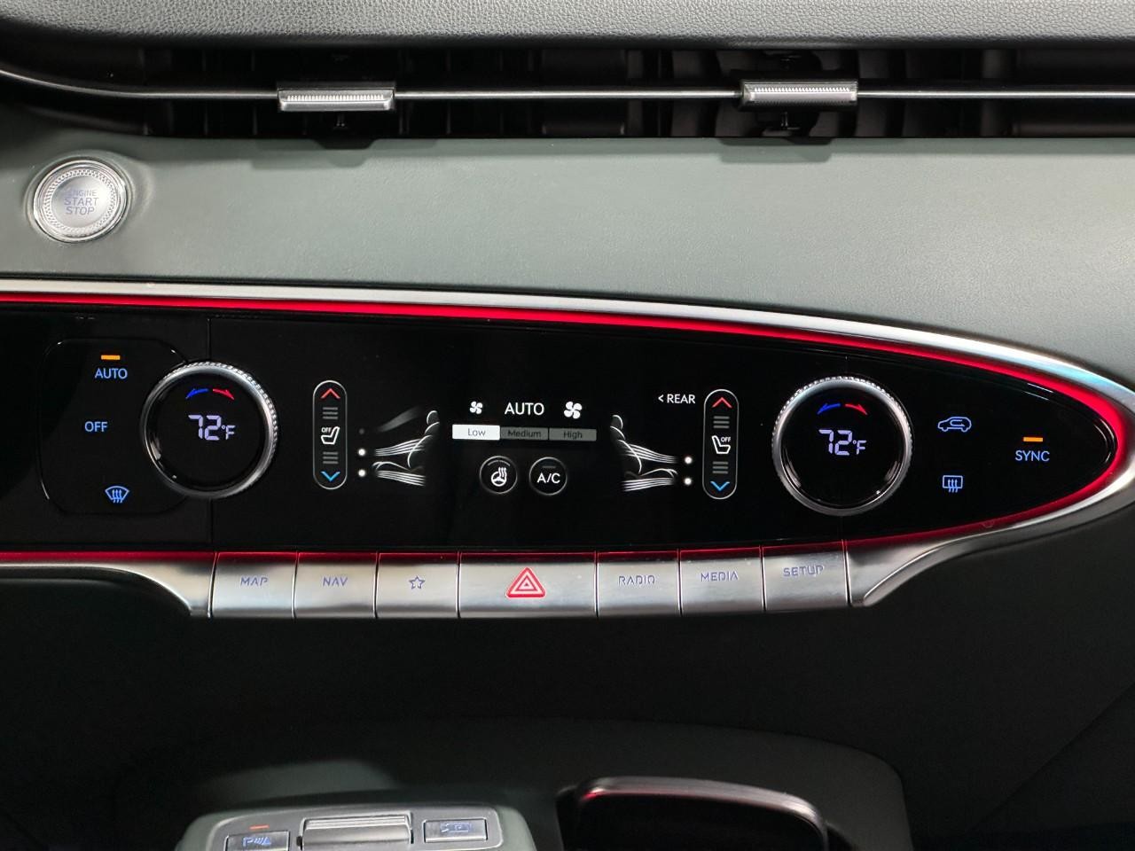 Genesis GV70 Vehicle Full-screen Gallery Image 15