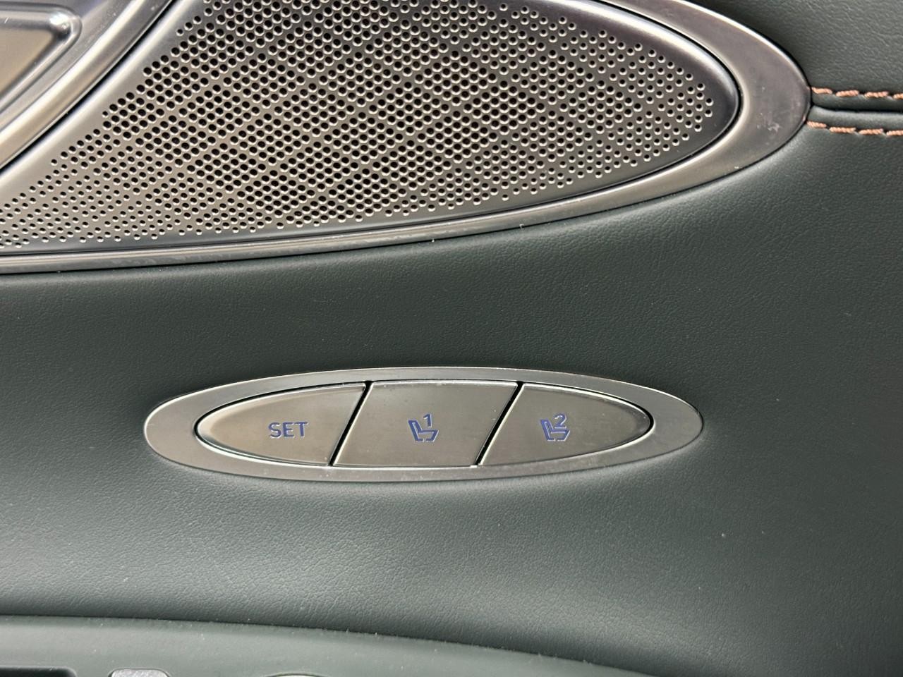 Genesis GV70 Vehicle Full-screen Gallery Image 22