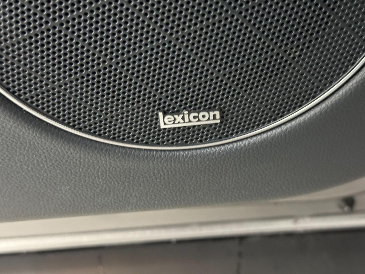 Genesis GV70 Vehicle Full-screen Gallery Image 24