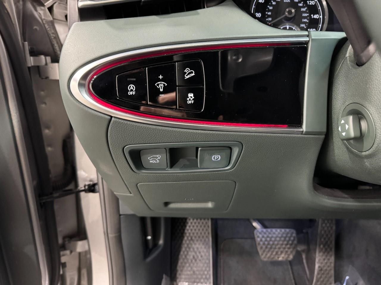 Genesis GV70 Vehicle Full-screen Gallery Image 28