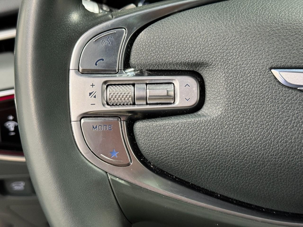 Genesis GV70 Vehicle Full-screen Gallery Image 29