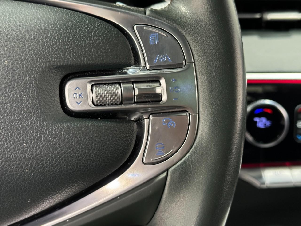 Genesis GV70 Vehicle Full-screen Gallery Image 30