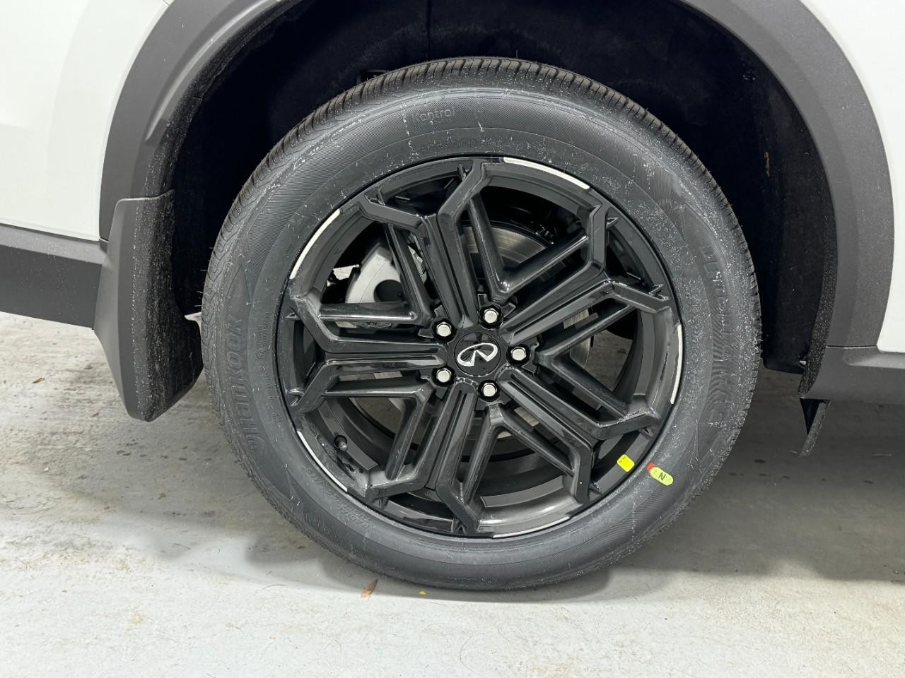 INFINITI QX60 Vehicle Full-screen Gallery Image 5