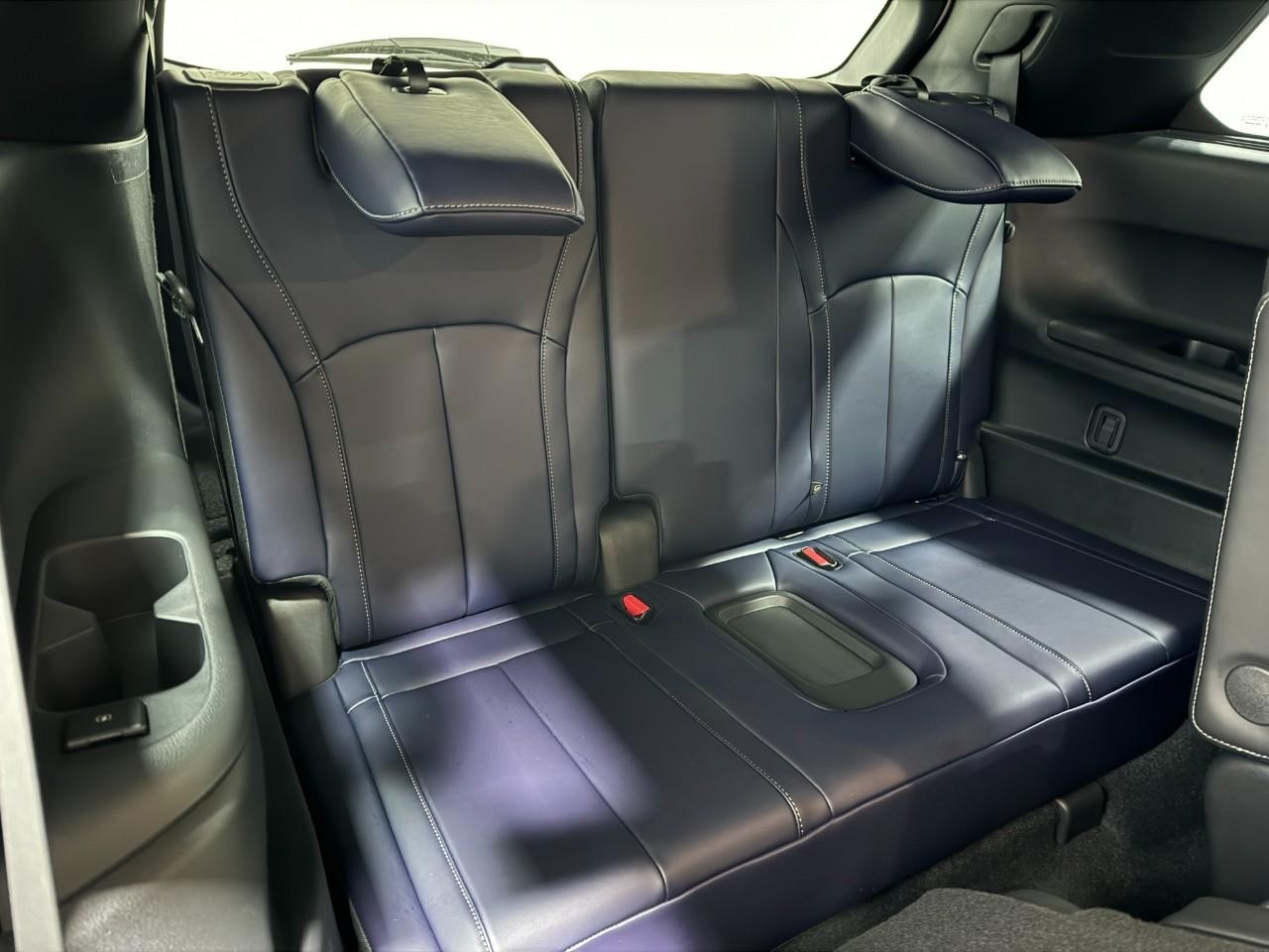 INFINITI QX60 Vehicle Full-screen Gallery Image 11