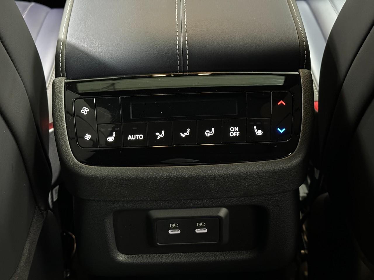 INFINITI QX60 Vehicle Full-screen Gallery Image 13