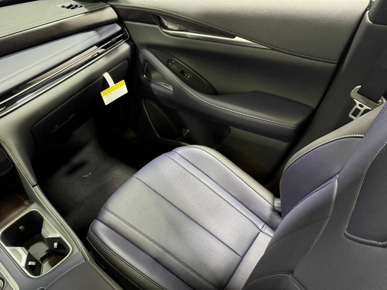 INFINITI QX60 Vehicle Full-screen Gallery Image 20