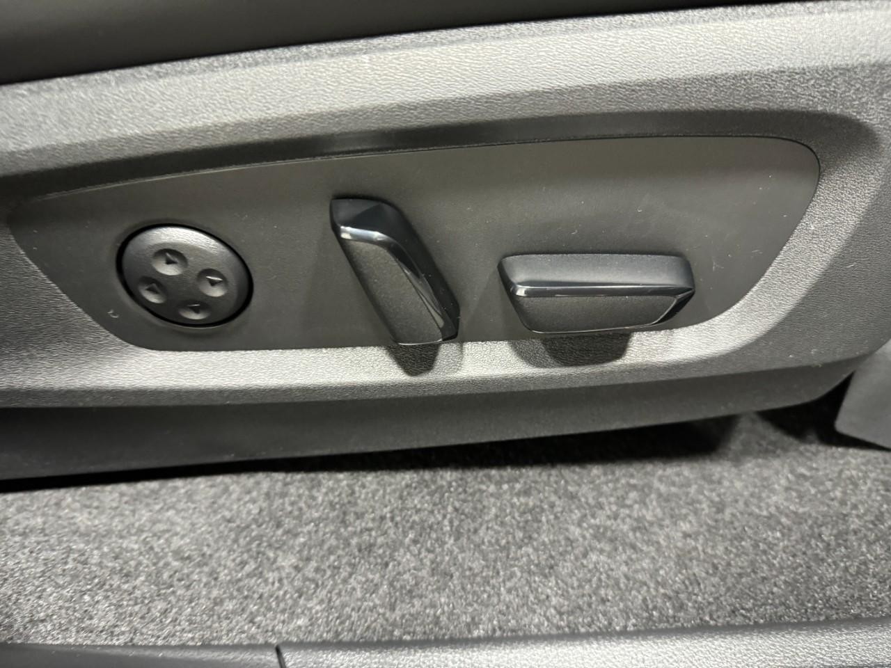 INFINITI QX60 Vehicle Full-screen Gallery Image 23