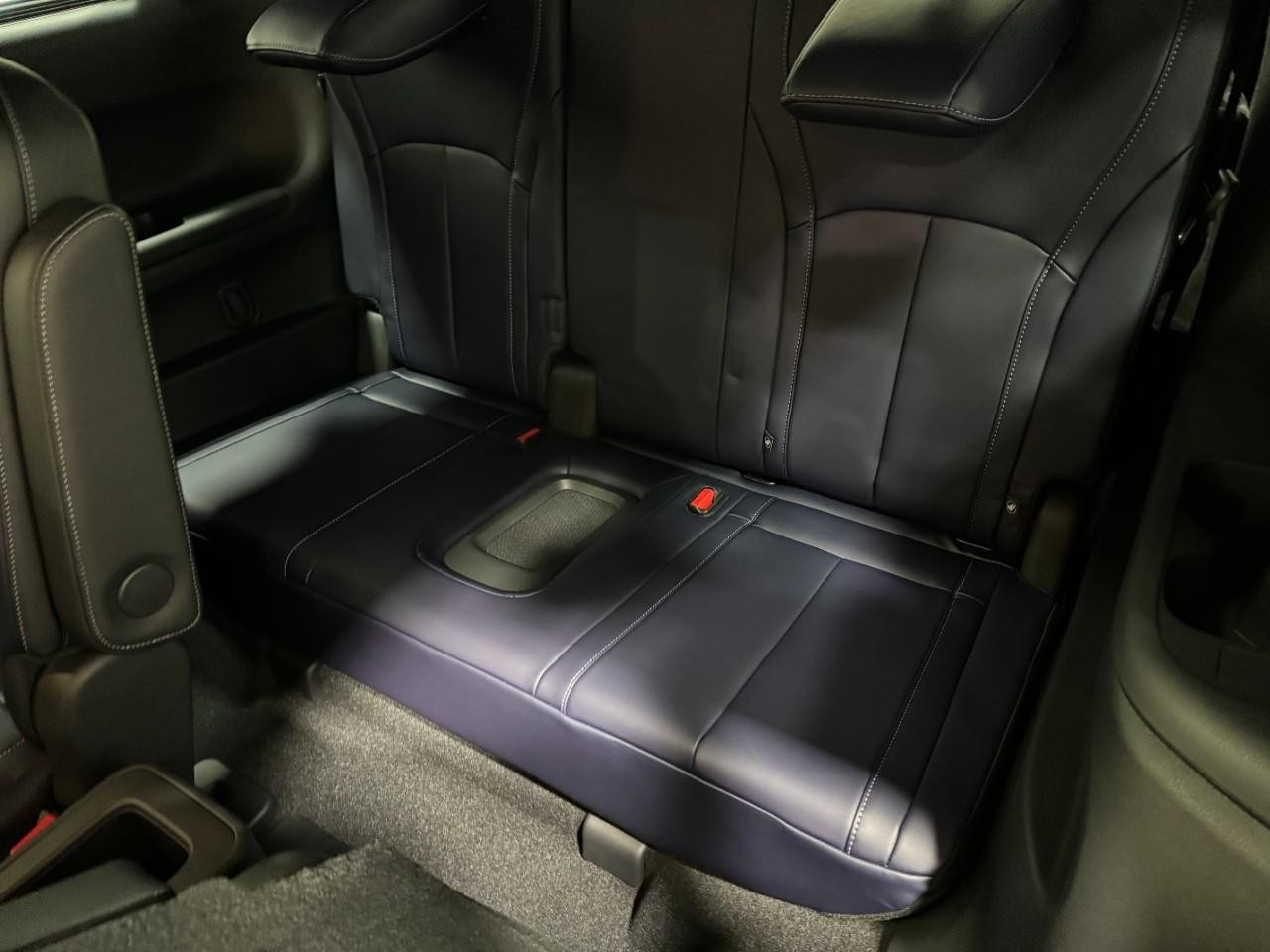 INFINITI QX60 Vehicle Full-screen Gallery Image 8