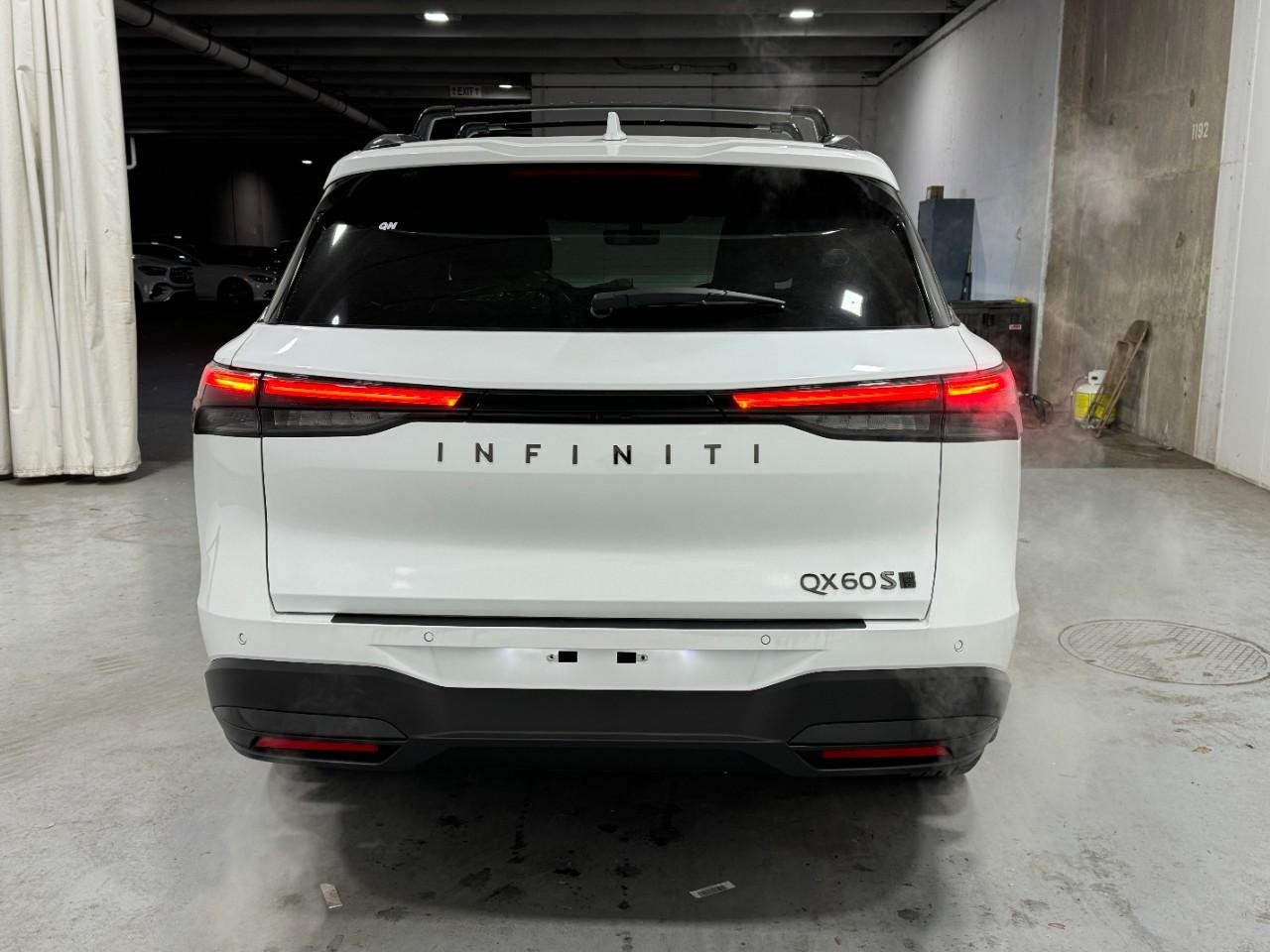 INFINITI QX60 Vehicle Full-screen Gallery Image 10