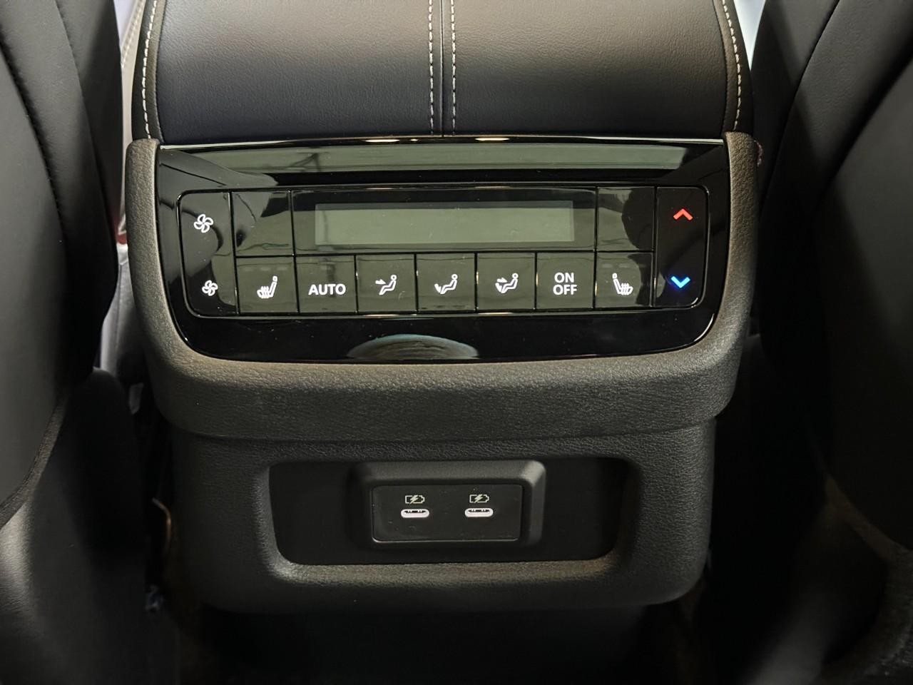 INFINITI QX60 Vehicle Full-screen Gallery Image 13