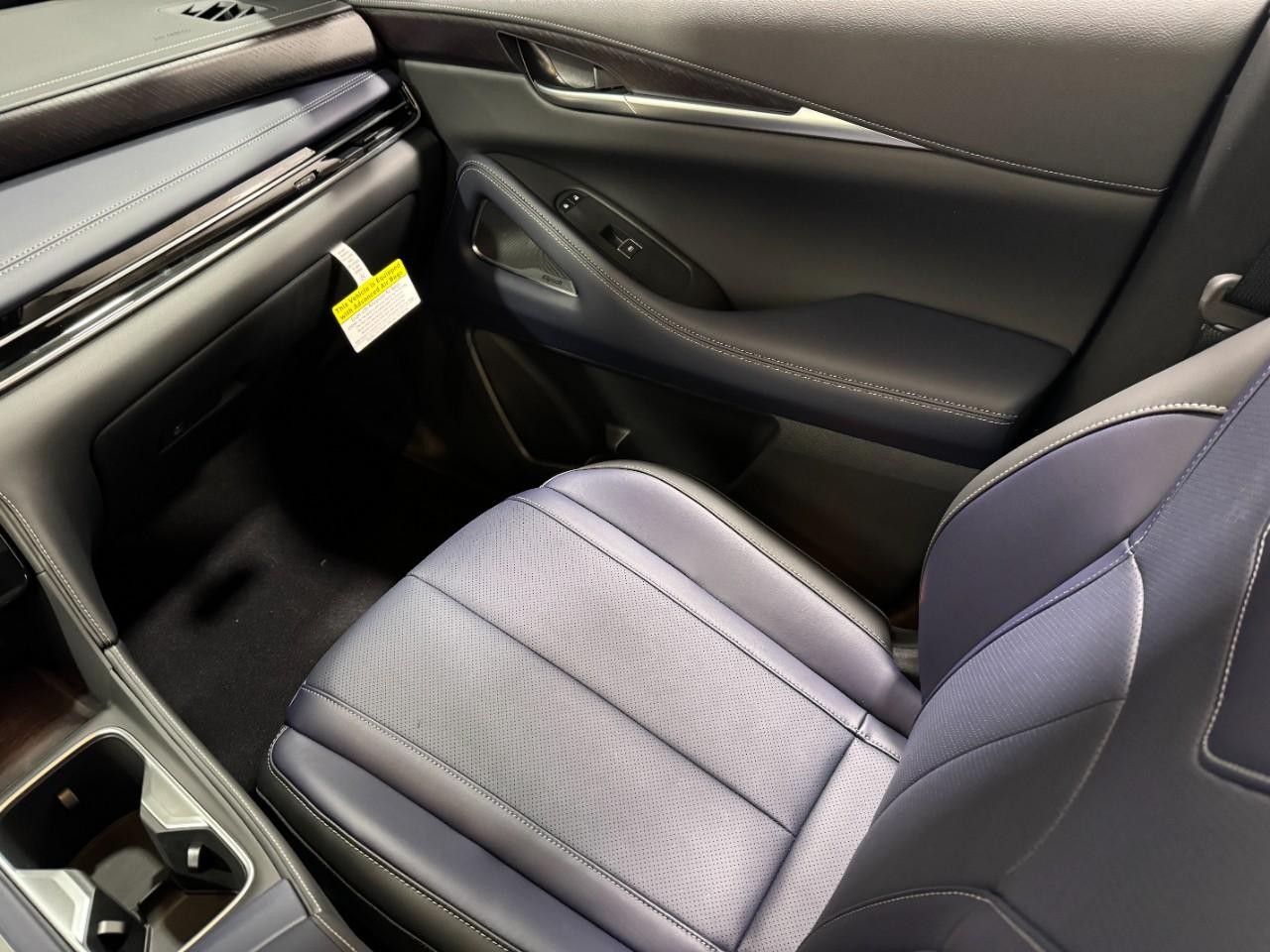 INFINITI QX60 Vehicle Full-screen Gallery Image 20